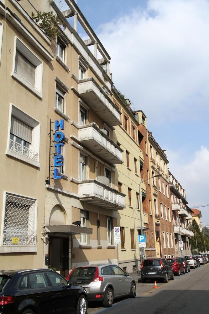 Hotel Corallo Milan Exterior photo